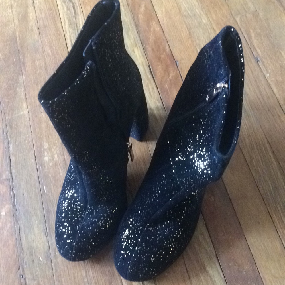 Black sparkly leather booties.